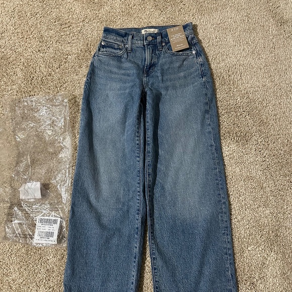 Madewell petite vintage wide leg jeans - Picture 3 of 3